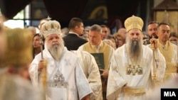 Архиепископот на МПЦ-ОА Стефан и српскиот патријарх Порфириј во Соборниот храм Свети Климент Охридски во Скопје на 24 мај 2022