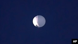 Un balon de mare altitudine, deasupra statului Montana, pe 1 februarie 2023. Împreună cu acesta, despre care Beijingul a recunoscut că îi aparține, alte trei „obiecte zburătoare” - neatribuite Chinei - au fost doborâte deasupra Americii de Nord.