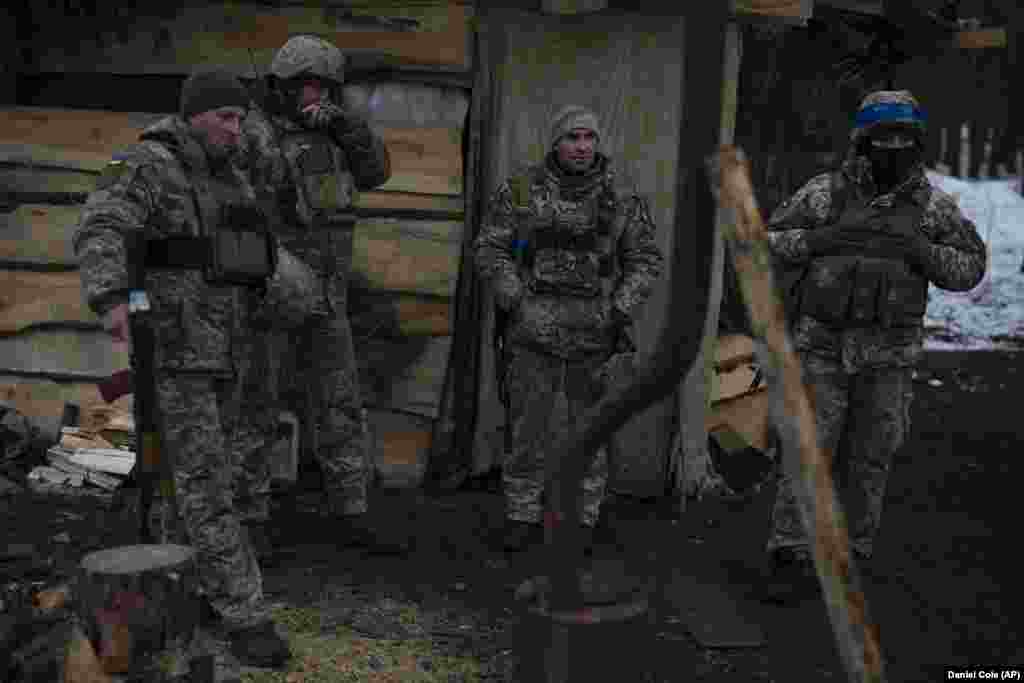 Часом підрозділ Олександра виявляє ворожі безпілотники та збиває їх із протидронних рушниць. Якщо ворожий безпілотник виявляє український і стежить за ним, тоді українці намагаються його захопити та додати до свого парку дронів. «Нещодавно ми таким чином отримали чотири їхні безпілотники, а вони забрали два наших», – сказав Олександр
