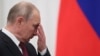 «Безрозсудний пенсіонер». Як Путін вирішив урвати жмут сіна