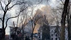 Teatrul din Mariupol, în care se adăposteau circa 1.000 de civili, potrivit autorităților locale, a fost bombardat de forțele Rusiei.