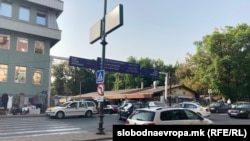 Влез во кругот на Клинички Центар „Мајка Тереза“, редици и сообраќаен метеж