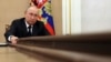 Vladimir Putin încearcă să își sporească influența în țările democratice prin plata candidaților la alegerile prezidențiale sau parlamentare, arată serviciile de informații americane. 