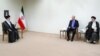 رجب طیب اردوغان (وسط) در دیدار با آیت‌الله خامنه‌ای (چپ)
