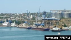 Ukrayna buğdası Sevastopolda (Krım) gəmilərə yüklənir 