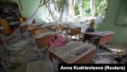 Знищена через російські обстріли школа в Мар’їнці на Донеччині, 31 травня 2022 року