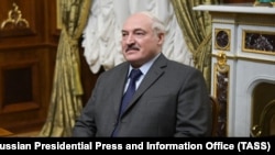 За словами Лукашенка, на території України уже «фактично йде війна, воєнні дії, гинуть люди»
