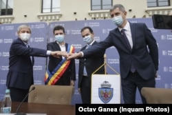 Nicușor Dan, Dacian Cioloș, Dan Barna și Ludovic Orban pe vremea când își dădeau mâinile în campania electorală. Acele timpuri au apus, acum PNL și USR s-au distanțat de Nicușor Dan.
