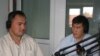 Төкмө акындар Жеңишбек Токтобеков менен Аалы Туткучев "Азаттыктын" студиясында.