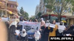 په کابل کې د کار، ډوډۍ او زده کړو لپاره د یو شمېر شځینه فعالانو د لاریون انځور - May 26 2022