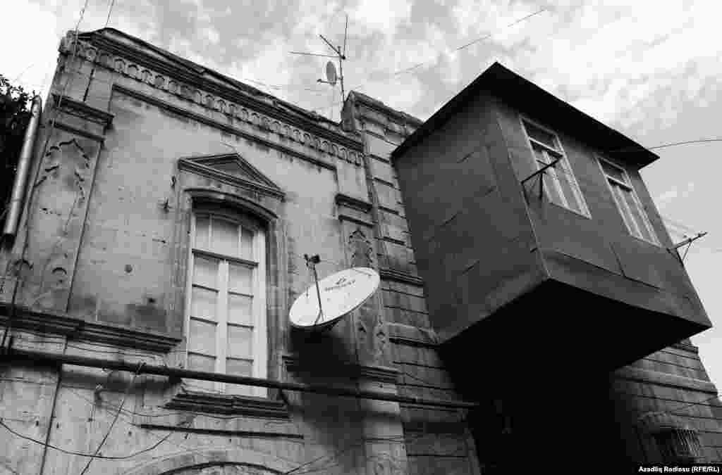 Sökülən yaşayış evlərinin bəzilərinin bir əsrdən çox yaşı var idi.