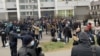 Біля Галицького суду, де відбувалося судове засідання, зібралися кілька десятків однодумців і противників Стахіва