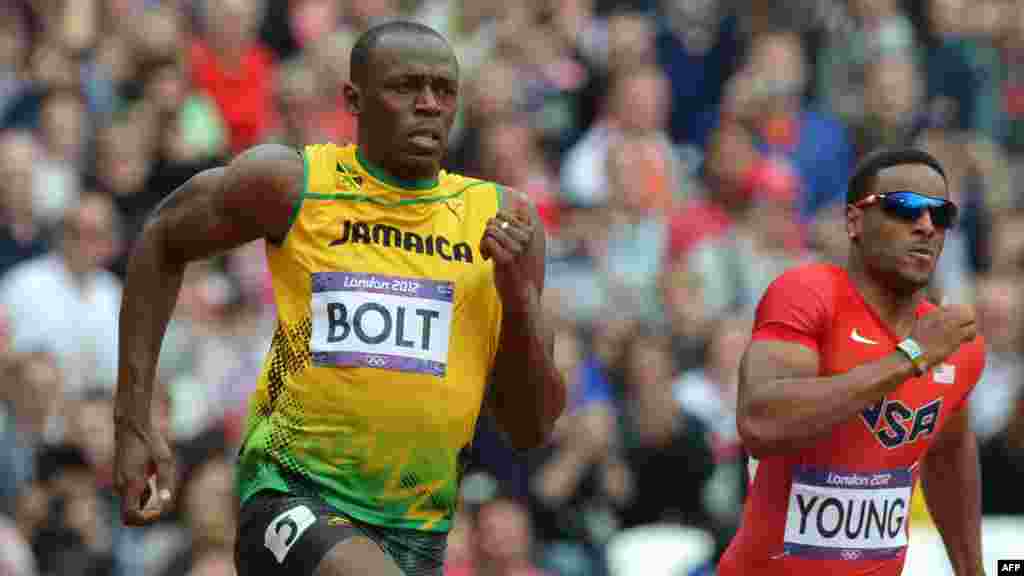 Usain Bolt u trci na 200 metara, London, 7. august 2012.