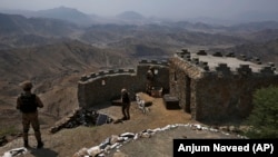 Pakistani soldiers survey a hilltop post near the border with Afghanistan. (file photo)