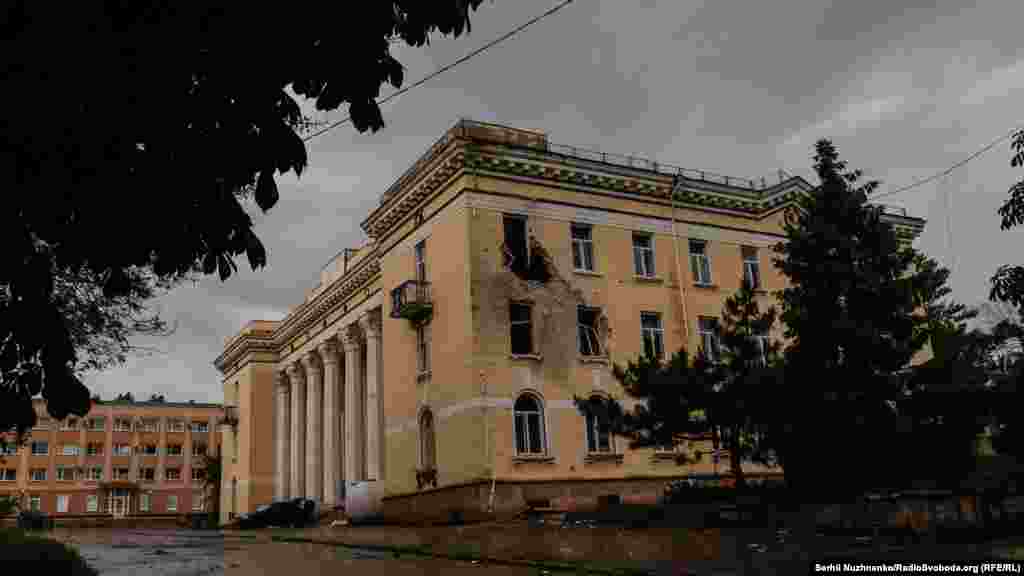 У Лисичанську Луганської області зруйновано 60% об’єктів інфраструктури та житлових будинків, повідомив 2 червня у національному телемарафоні голова міської військово-цивільної адміністрації Олександр Заїка