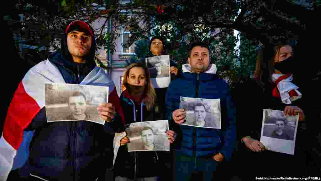 В одній із квартир, відповідно до заяв КДБ, у них вистрілив чоловік, що там перебував, в результаті чого співробітник Комітету держбезпеки був смертельно поранений.&nbsp;&laquo;У відповідь вогнем злочинець був знищений. Співробітник від отриманих ран помер&raquo;, &ndash; повідомляє КДБ.