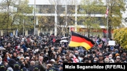 У поліції заявили, що активісти намагалися блокувати адміністративні будинки, через що 46 осіб були затримані в адміністративному порядку