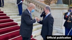 Jan İv Le Dran (solda) və Ceyhun Bayramov