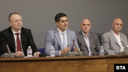 Иво Атанасов, Радостин Василев, Георги Георгиев и Николай Радулов са сред отцепилите се от "Има такъв народ"