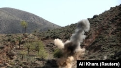 د خیبر پښتونخوا په قبایلي ضلعو، په ځانګړې توګه جنوبي وزیرستان کې لا هم وخت په وخت د ځمکلاندې بمونو د چاودنو پېښې رپورټ کېږي. پخوانی انځور