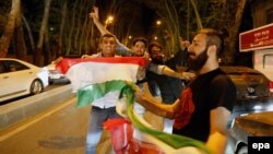 Жители Тегерена празднуют подписание соглашения со странами "шестерки"