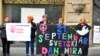Povod za održavanje protesta je Međunarodni dan mira koji se obeležava 21. septembra, prema rečima Staše Zajović, aktivistkinje &bdquo;Žena u crnom&ldquo;.<br />
&nbsp;