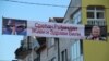 Bilbord na kojem se, uz haškog osuđenika Ratka Mladića, nalazi i lik predsedavajućeg predsjedništva BiH Milorada Dodika, u Bratuncu je postavilo Udruženje građana "Istočna alternativa"