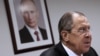Глава МИД РФ Сергей Лавров на фоне портрета президента РФ Владимира Путина
