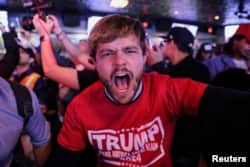 Сторонник Трампа радуется победе своего кандидата в Нью-Йорке. США, 6 ноября 2024 года