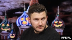 Writer Dmitry Glukhovsky said on June 7 that he is accused of discrediting the Russian Army, adding that the charge against him stemmed from his online post protesting the Ukraine war.