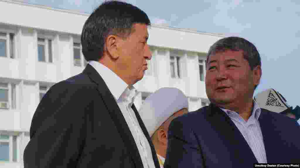 Ош облусунун губернатору Сооронбай Жээнбеков менен Ош шаарынын мэри Мелис Мырзакматов.