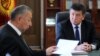 Президент Киргизстану Сооронбай Жеенбеков (п) і голова уряду Кубатбек Боронов, архівне фото