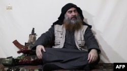 تصویری از ویدئویی که روز دوشنبه رسانه وابسته به داعش منتشر کرد و آن را به ابوبکر البغدادی، رهبر این گروه نسبت داد.
