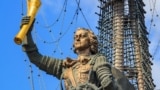 <p>Монументально-декоративные произведения курортного комплекса в Пицунде (1967) – панно, витражи, оформление интерьеров, скульптура «Ныряльщики» (на фото).