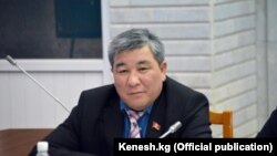 Депутат Рыскелди Момбеков.