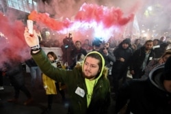 Учасники маршу прямують до будівлі грузинського парламенту, Тбілісі, 25 листопада 2019 року
