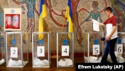 избирачко место за време на парламентарните избори во Киев во јули 2019 година.