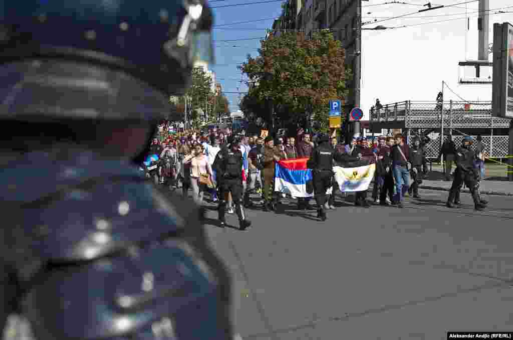 Сербские неонацисты и представители религиозных групп также провели свои акции по случаю гей-парада в Белграде