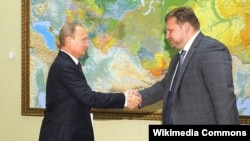 Губернатор Кіровської області Росії Микита Бєлих (П) і російський президент Володимир Путін