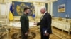 Украинскиот претседател Володимир Зеленски и американскиот пратеник Кит Келог, Киев, 20 февруари 2025 година.