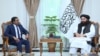 د هند د بهرنیو چارو وزارت چارواکي آنند پرکاش (کیڼ لوري ته) د اپرېل پر ۲۷مه په کابل کې د طالبانو د بهرنیو چارو له سرپرست وزیر امیر خان متقي سره ولیدل. 