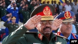 عمر البشیر (جلو)