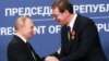Путін засудив «зовнішнє втручання» у Сербії, Вучич приїде до Москви 9 травня