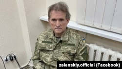 According to the SBU, Viktor Medvedchuk used the military uniform as a disguise.