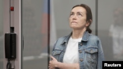 Novinarka Alsu Kurmaševa prisustvuje sudskom ročištu u Kazanju, maj 2024.