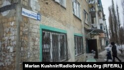Будинки в Авдіївці після нічного артилерійського обстрілу, 3 лютого 2017 року 