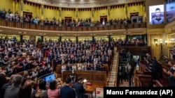 Liderul Ucrainei s-a adresat ieri, 5 aprilie, și Camerei Deputaților din Spania. Imaginea cheie folosită de Vladimir Zelenski de această dată a fost lucrarea Guernica de Pablo Picasso. Imaginea victimelor bombadamentelor asupra acelui oraș spaniol în timpul războiului civil.
