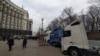 Руйнівний вантаж: що робити з перевантаженими фурами в Україні