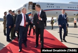 Президент РФ Володимир Путін і міністр закордонних справ Угорщини Петер Сійярто. Угорщина. Будапешт. 28 серпня 2017 року