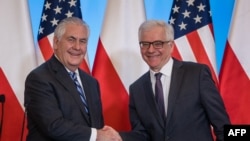 Держсекретар США Рекс Тіллерсон (л) та міністр закордонних справ Польщі Яцек Чапутович, Варшава, 27 січня 2018 року